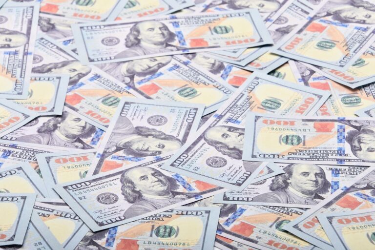 He Found $10,700 in Unclaimed Royalty Payments From Music His Late Father Recorded in the 1980s - Featured image